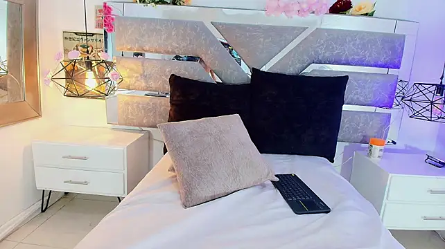 Cristal_Curly stripchat live cam model