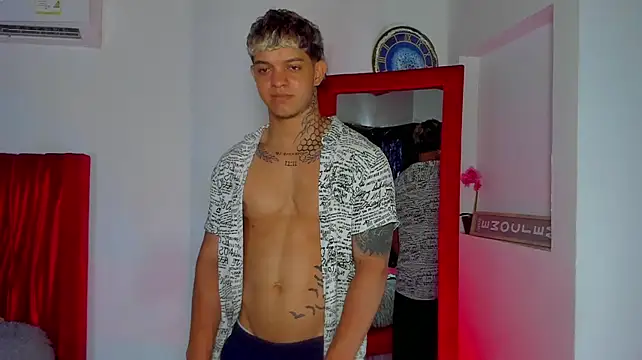 Noah__Browm stripchat live cam model