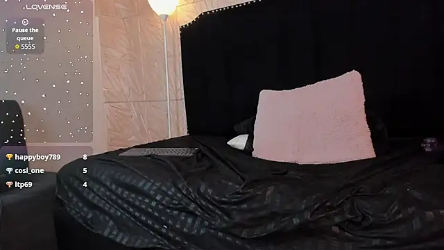 Luna_swweet stripchat live cam model