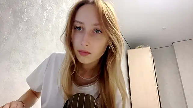 AleneLaurente stripchat live cam model