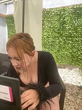 LunaGomez_Pink stripchat live cam model