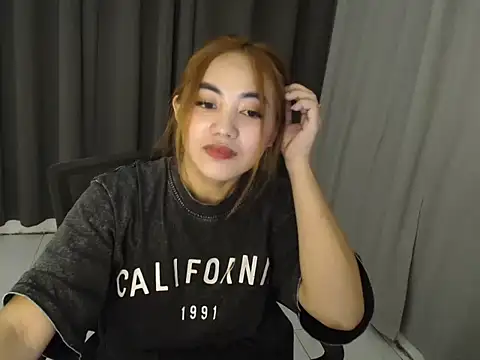 sexybabedine stripchat live cam model
