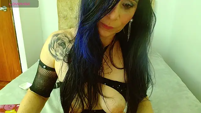 Alettalovee stripchat live cam model