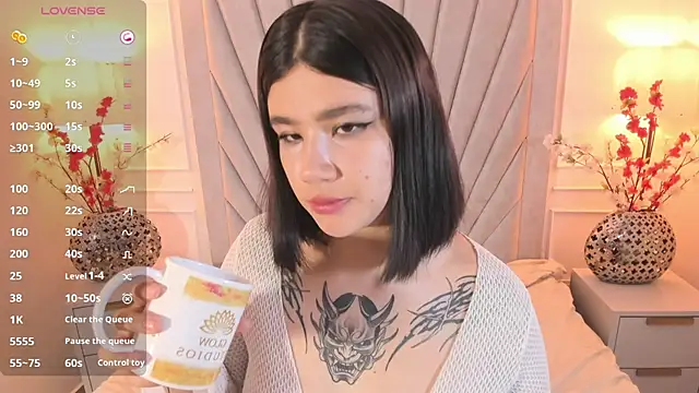 EmiilyyCooper stripchat live cam model