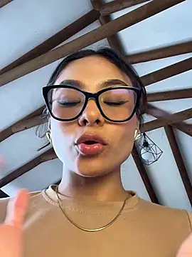 amira_cute2 stripchat live cam model