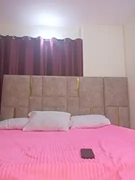 Slim_And_Thick stripchat live cam model