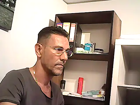 mastercharisma35 stripchat live cam model