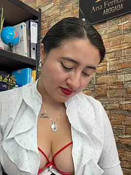 _Sarah-Office1 stripchat live cam model