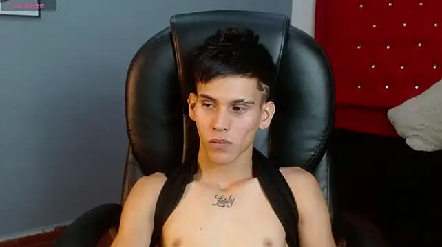 paullcb stripchat live cam model