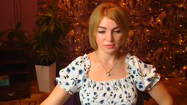 CuttieEmma stripchat live cam model