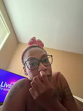 caramelkissss stripchat live cam model