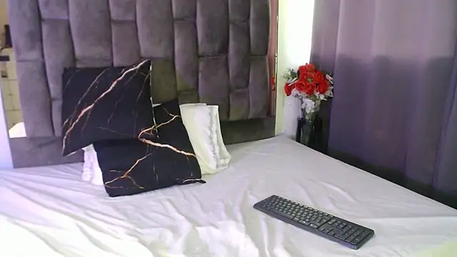 Emily_milfF stripchat live cam model