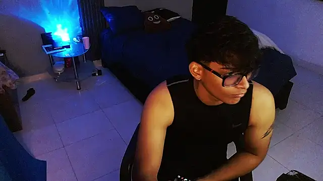 Mr_yisuzz stripchat live cam model