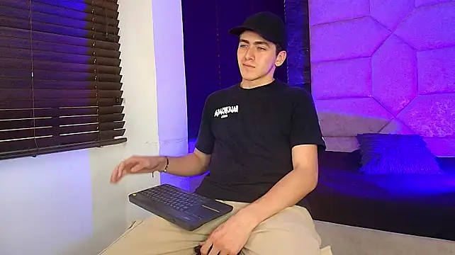 Tyler_Mcrey stripchat live cam model