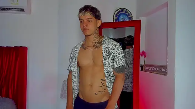 Noah__Browm stripchat live cam model