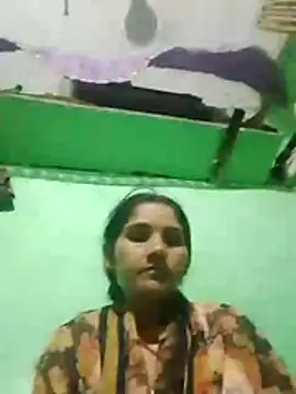 Rinee_iohtuh2 stripchat live cam model