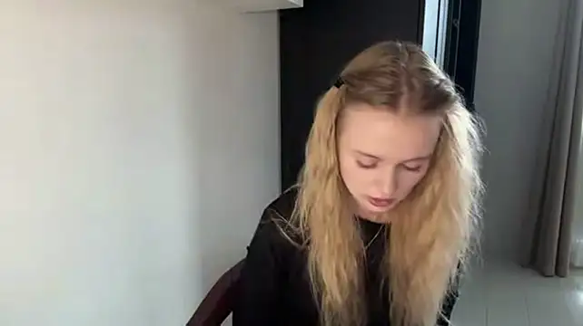 HelenaSuto stripchat live cam model