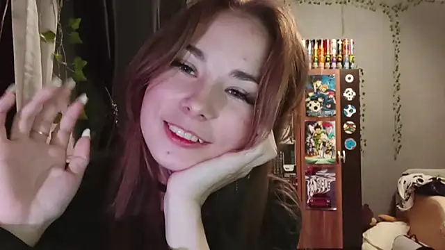 KiraLivee stripchat live cam model