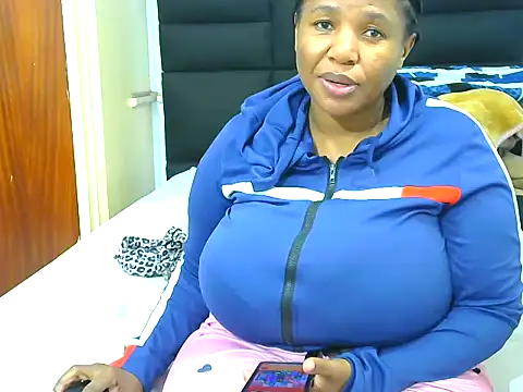 BustyBoobs_86 stripchat live cam model