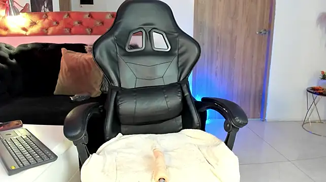 AmelyaMann stripchat live cam model
