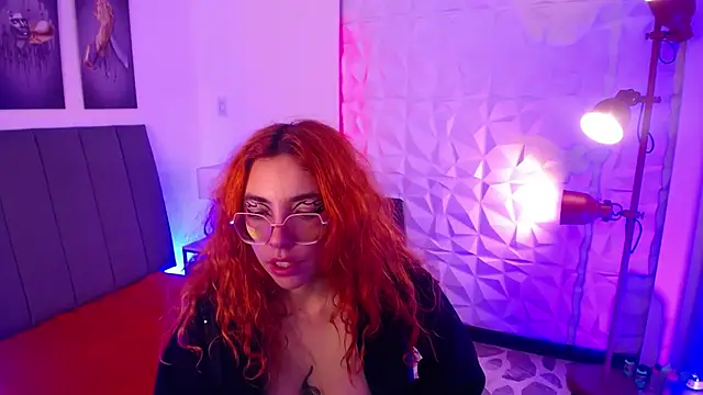 mere_in_redd stripchat live cam model