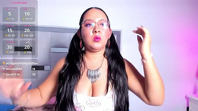 milaqueen12 stripchat live cam model