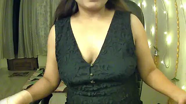 aarya_love stripchat live cam model