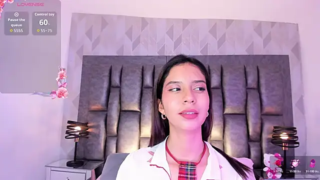AriRose stripchat live cam model