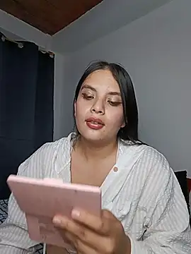 CandyCamila333 stripchat live cam model