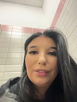 Tisha_Busty stripchat live cam model