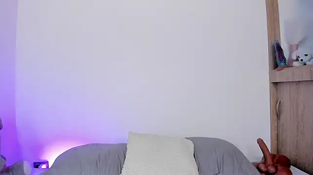 TianaGlow44 stripchat live cam model