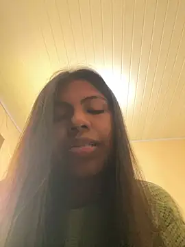 fahzinha stripchat live cam model