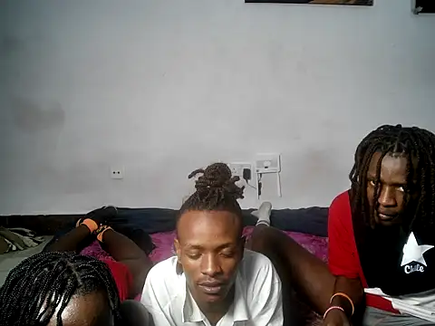 threemanias stripchat live cam model