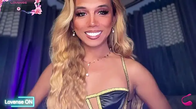Islamorena143 stripchat live cam model