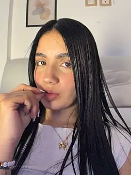 Adaraa_a stripchat live cam model