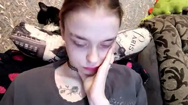CaraDelevingnee stripchat live cam model