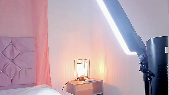 NaylaRosse stripchat live cam model