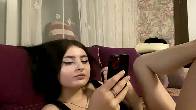 LucyOldershaw stripchat live cam model