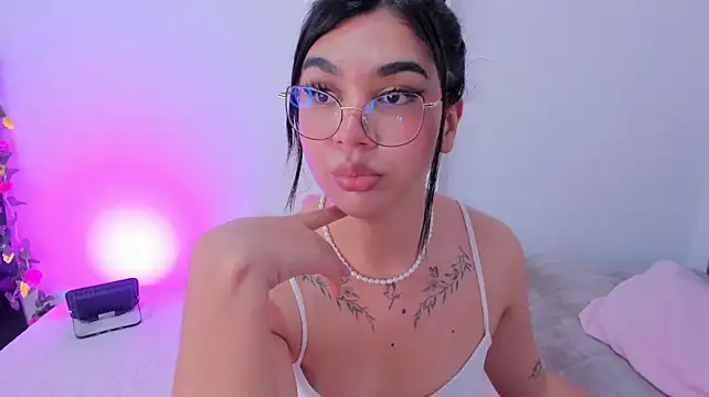 RoseCassie stripchat live cam model
