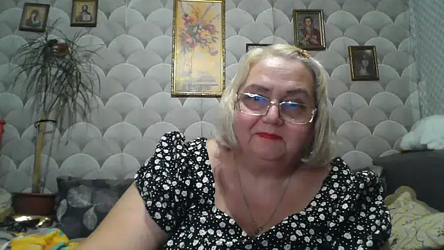 MarinaFarina53 stripchat live cam model