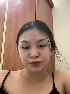 Weevi10 stripchat live cam model
