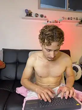 AleFoxx stripchat live cam model