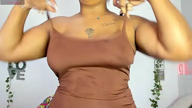 sofia-belle stripchat live cam model
