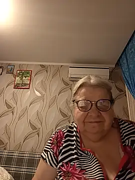 MartaMia68 stripchat live cam model