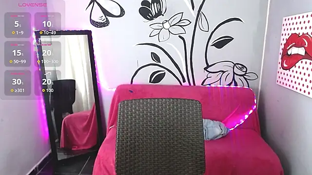 BabyAkemi stripchat live cam model