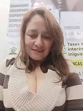 LUISA--30 stripchat live cam model