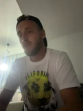 tlvck75 stripchat live cam model