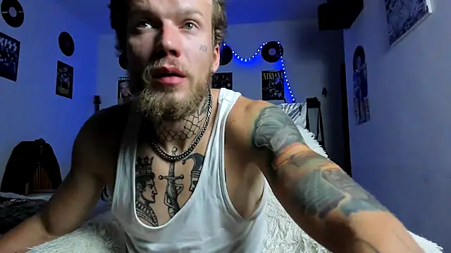 Huntall77 stripchat live cam model
