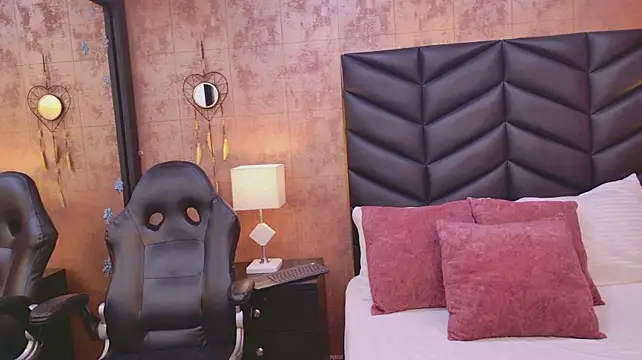 AbrilLewis stripchat live cam model