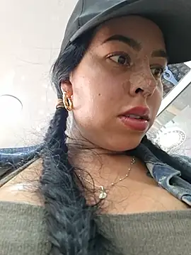 Luianna stripchat live cam model